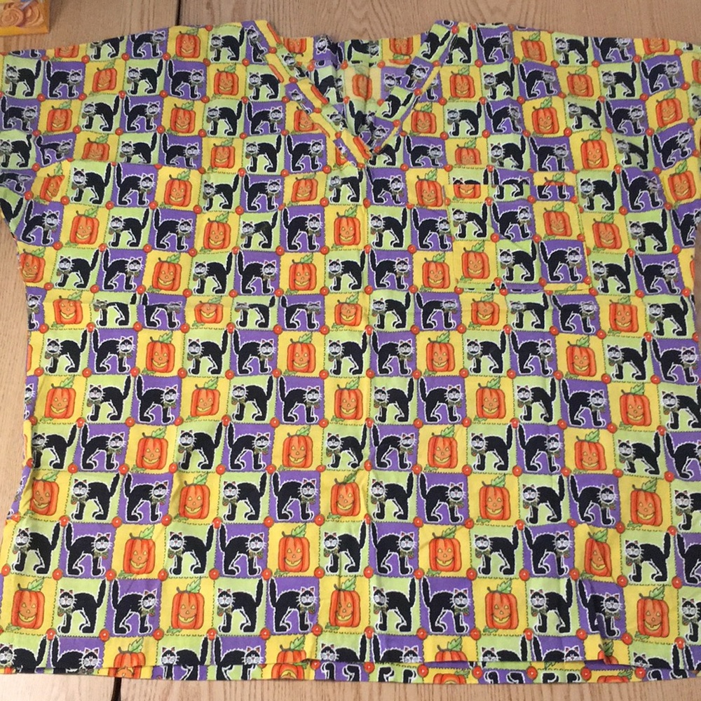 Halloween Print Scrub Top 1 Pocket Black Cats Pumpkins Size 2X
